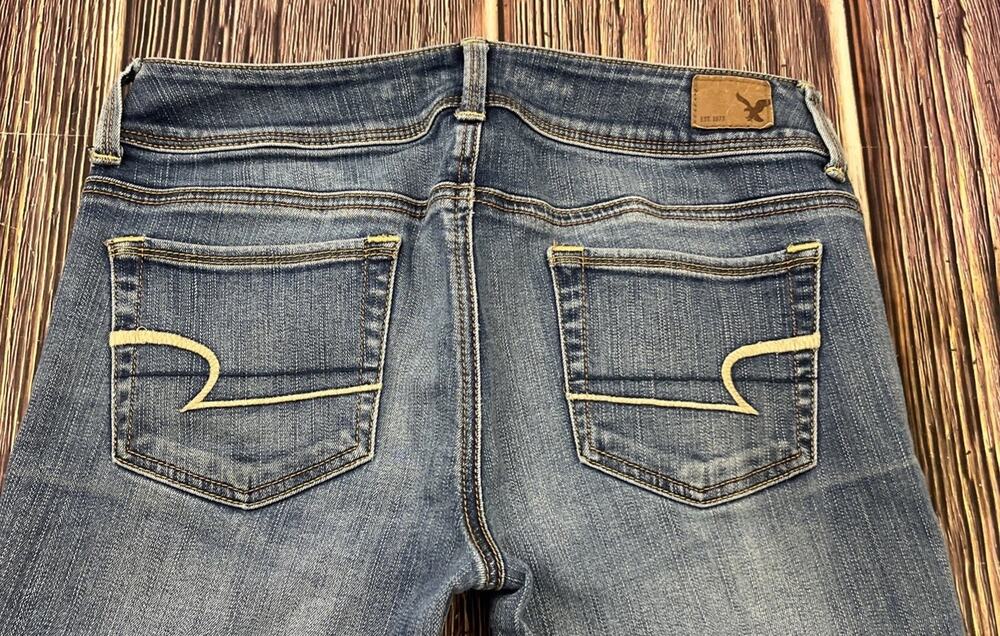 American Eagle 🌺 Kick Boot Medium Wash Jeans Womens Size 8 Short Super Stretch